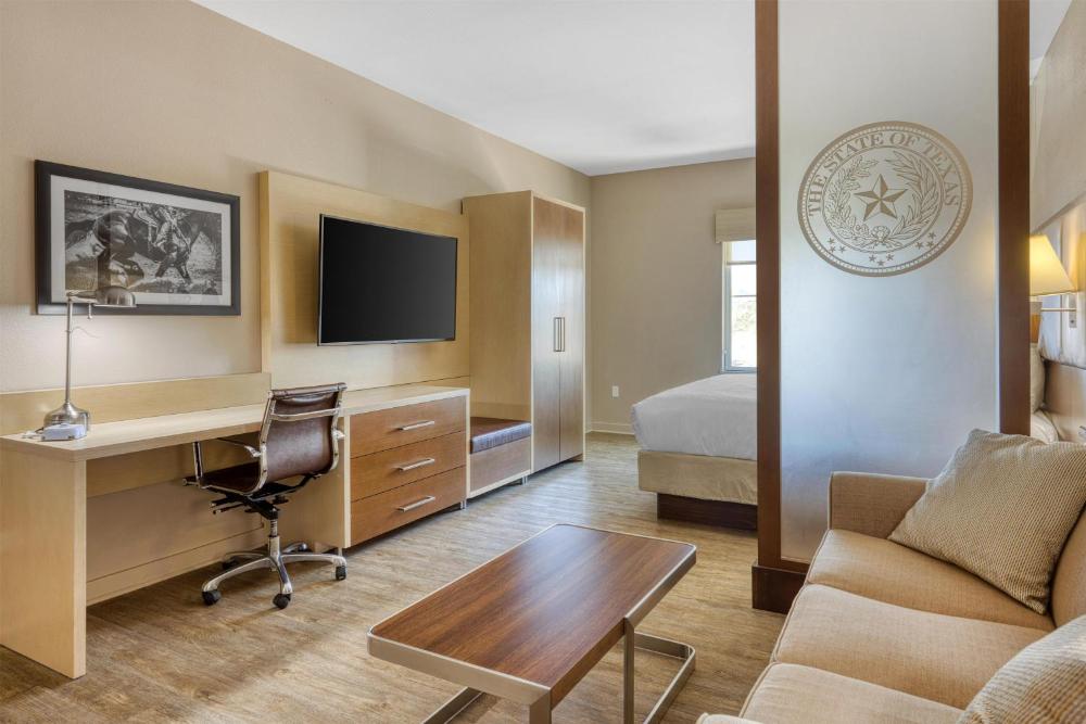 King Suite with Sofa Bed - Non-Smoking interior