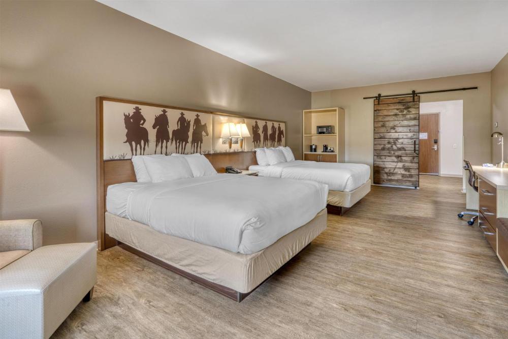 Queen Suite with Two Queen Beds interior